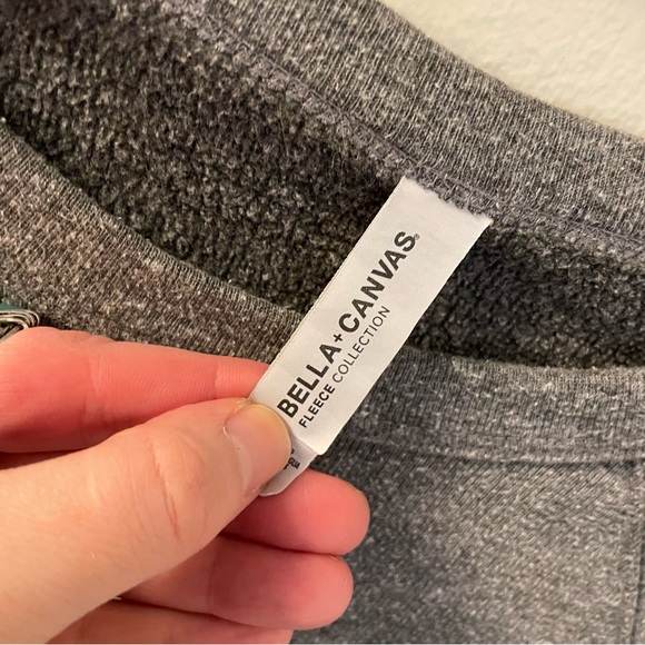 Piper and Ivy | Gray “Read” Sweatshirt | Size Medium - Picture 9 of 10